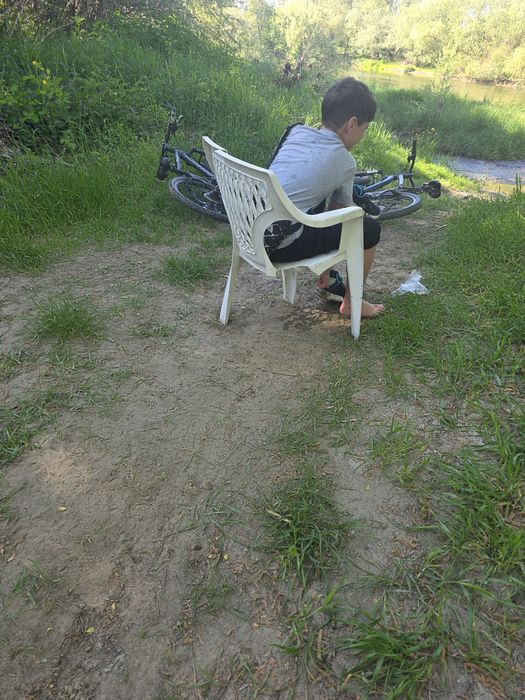 vând scaun putin folosit