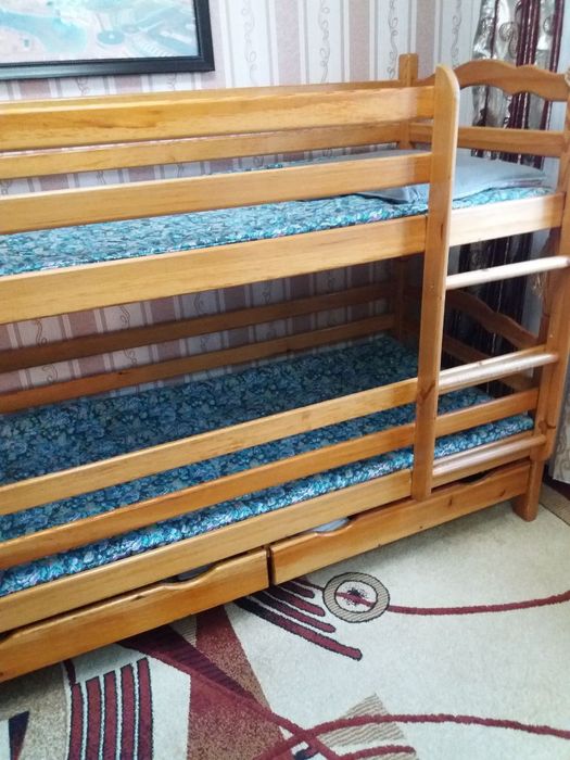 Двухъярусная кровать деревянная
