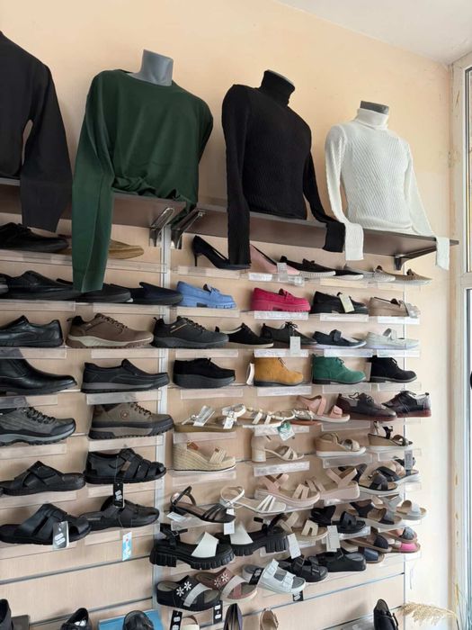 Мъжки и дамски дрехи на едро и дребно !