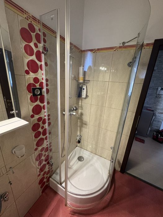 Cabina dus si cadita