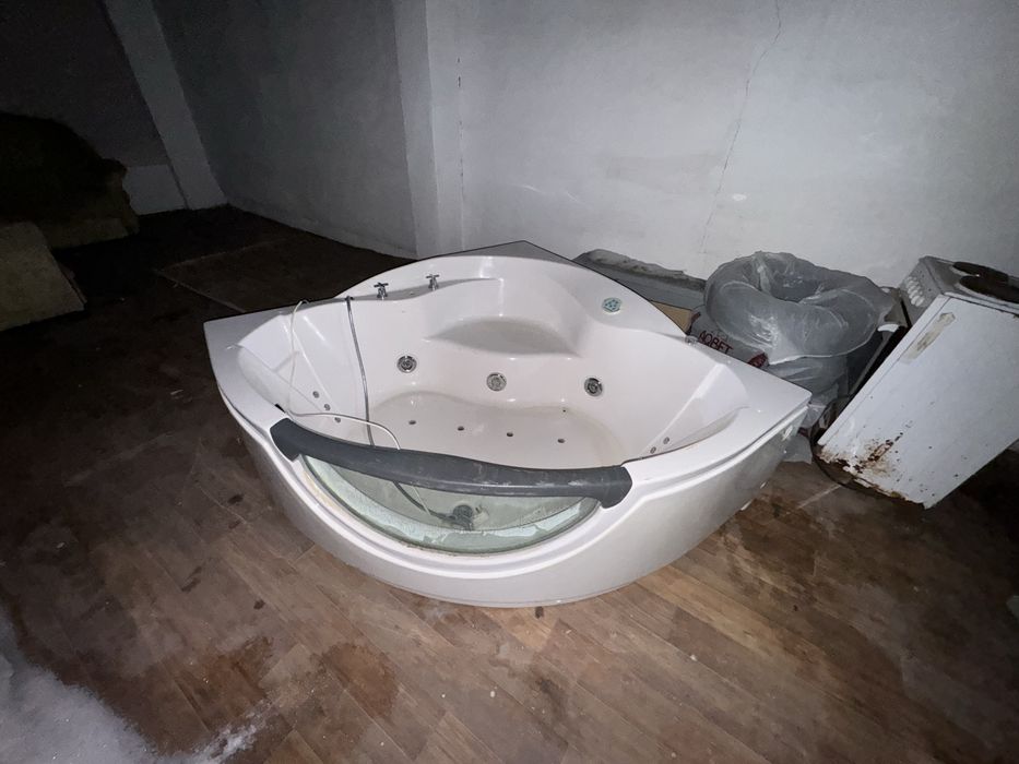 Буу жакузи рабочи
