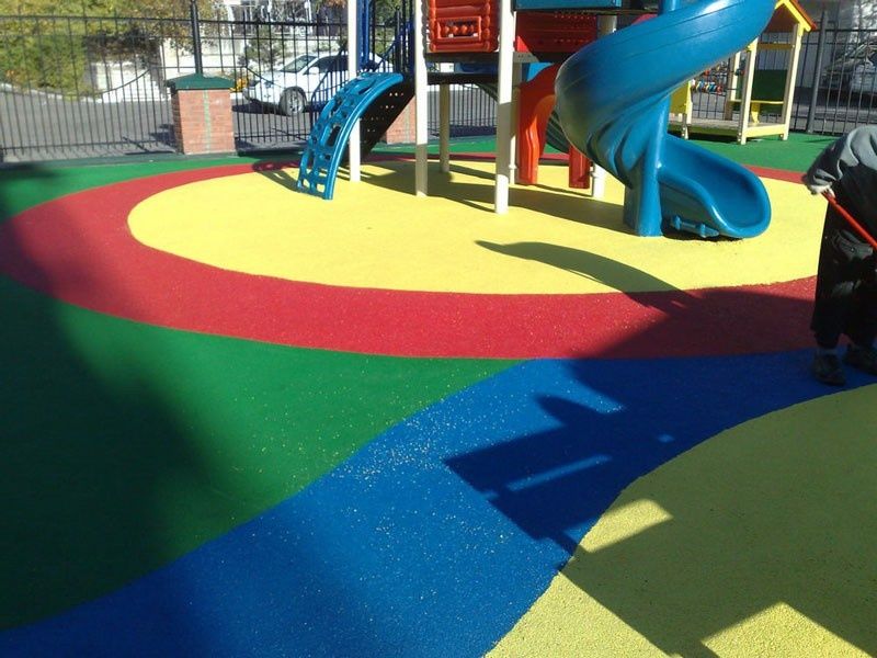 Резиновые покрытия бесшовные  резиновые плитки резина копламаси крошки