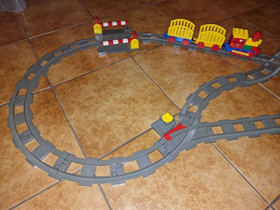 traseu cu tren si sine Lego Duplo