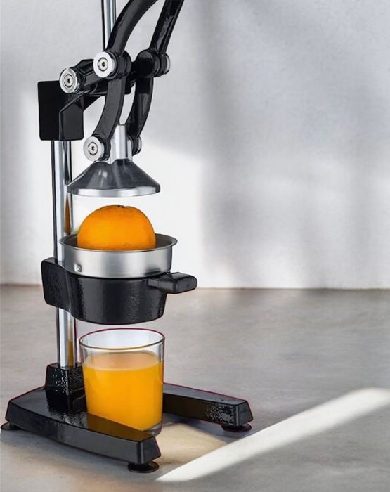 Ръчна сокоизтисквачка за плодове