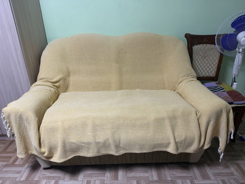 Продам 2 дивана и 1 кресло