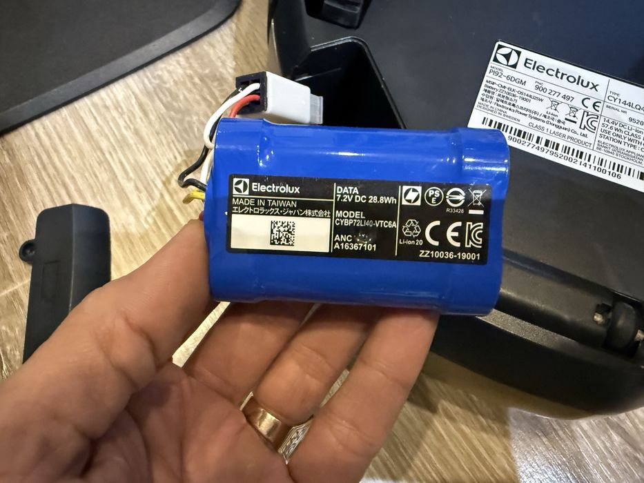 * ELECTROLUX Pure i9.2 умный робот пылесос оригинал привезен из США