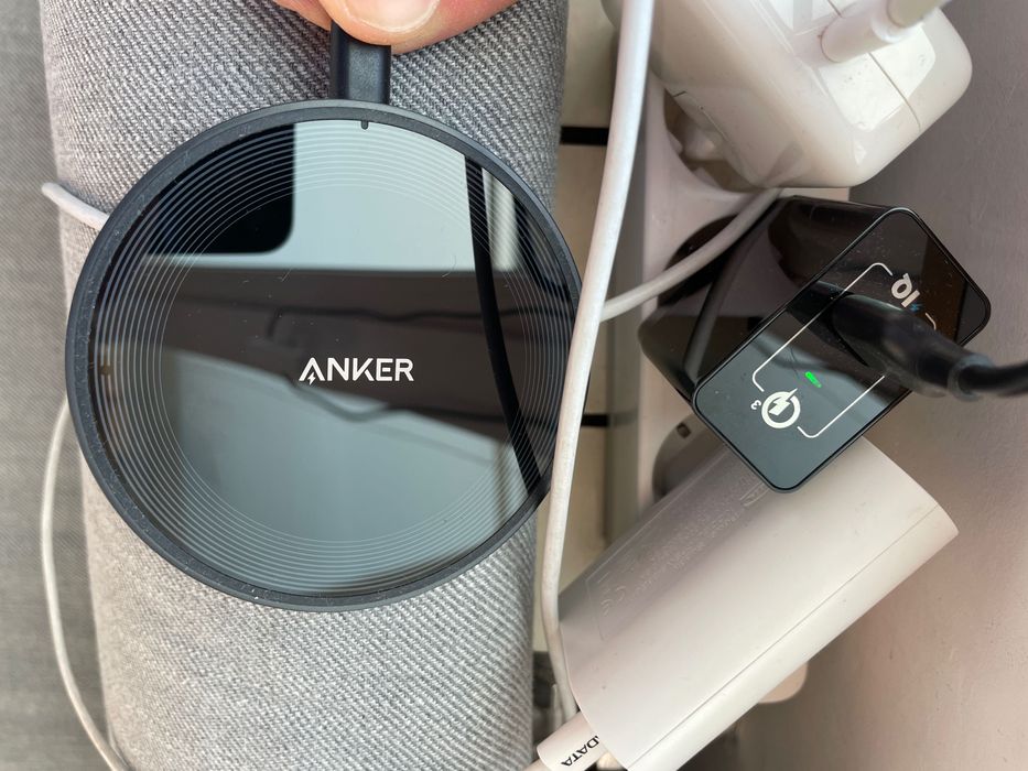 НОВО ! Безжично зарядно Anker 315 Wireless