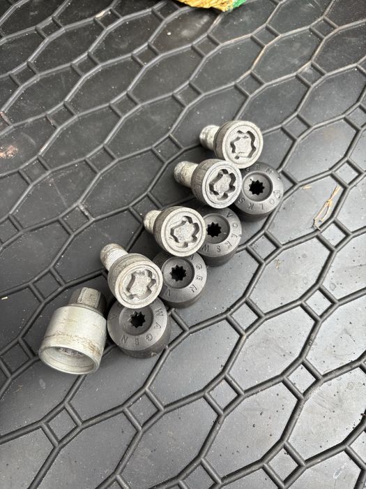 Vand prezoane antifurt originale VW