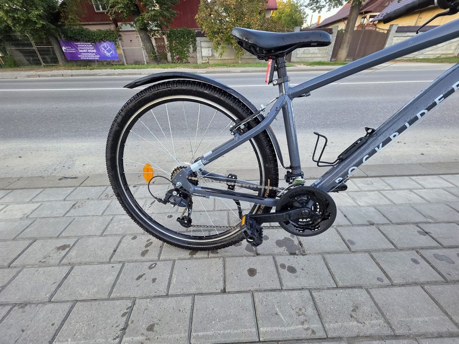 Vând bicicleta .