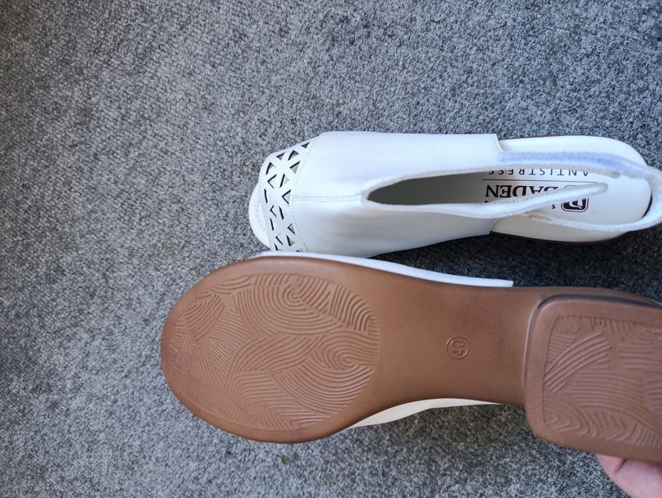 Новые кожаные босоножки