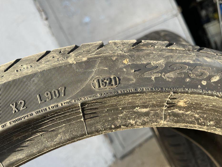 2 бр. летни гуми 225/40/19 Pirelli RSC DOT 1821 6/6,5 mm