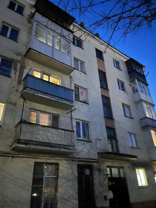 Продам 2 Ком квартиру в центре города