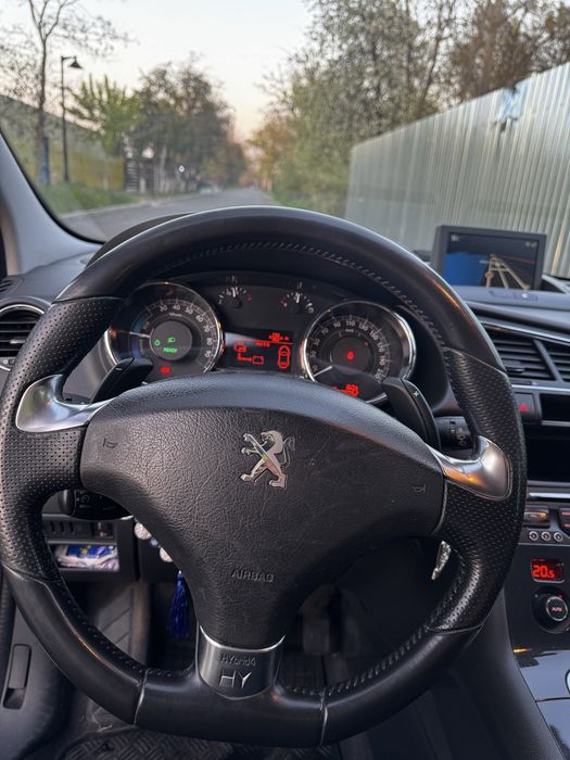 Peugeot 3008 Hybrid4 2014 Facelift| 4X4 | Stare foarte buna |