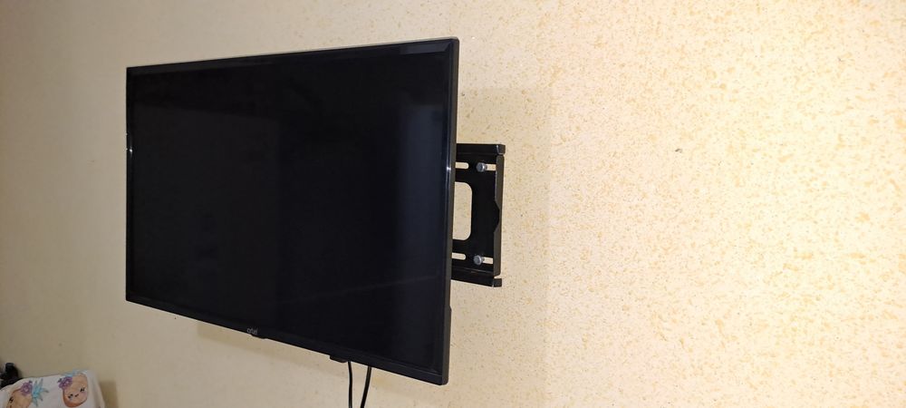 Artel televizor 32 lik srochna sotiladi