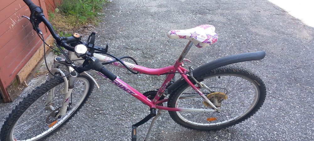 Продавам розово колело.