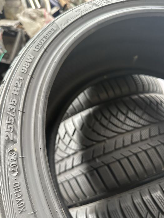 255/35/21  Kumho dot23