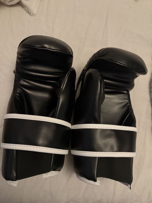 Manusi box noi cu eticheta S Adidas