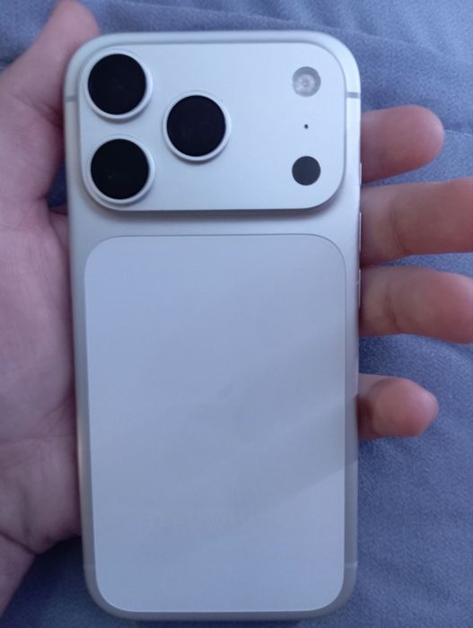 Айфон 17 про серый