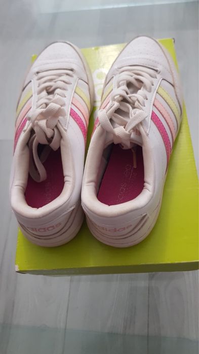 Adidasi dama marca Adidas