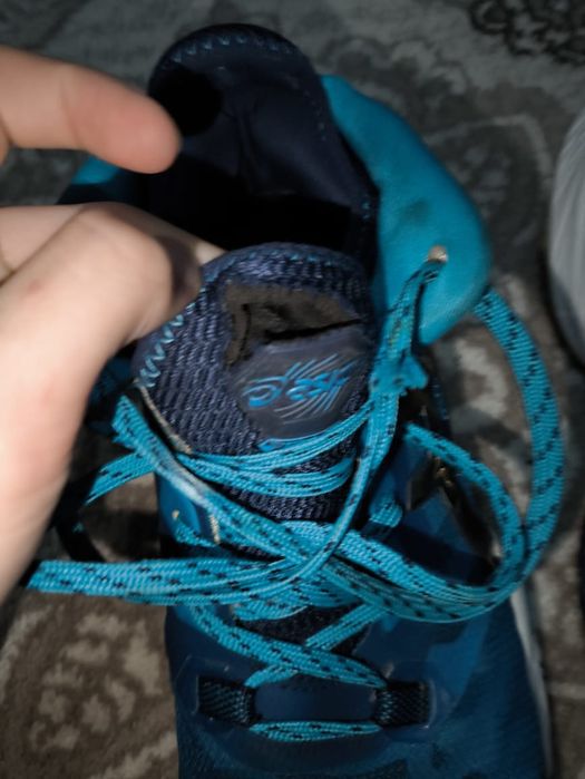 Продам кросcовку Asics MetaRise