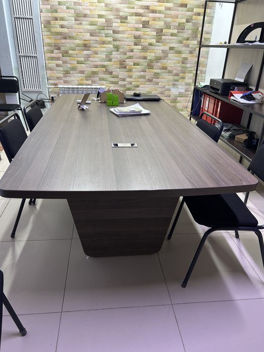 Коференц стол, стол доя работы.