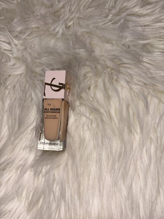 Yves Saint Laurent All Hours Glow Foundation