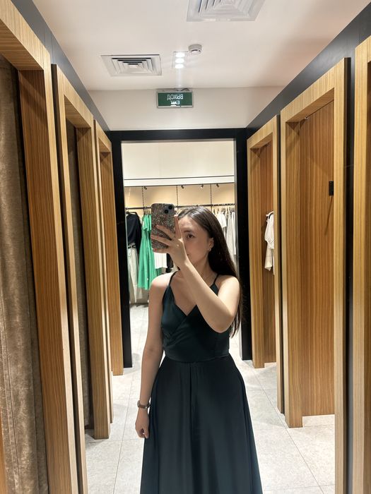 Платье атласное зеленое