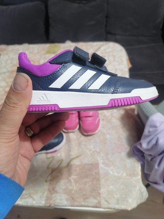 Децки маратонки адидас за момиче.