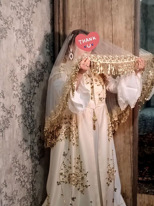 ПЛАТЬЕ один раз одели на два часа. KOYNAK bir marta kiylgan ikki soata