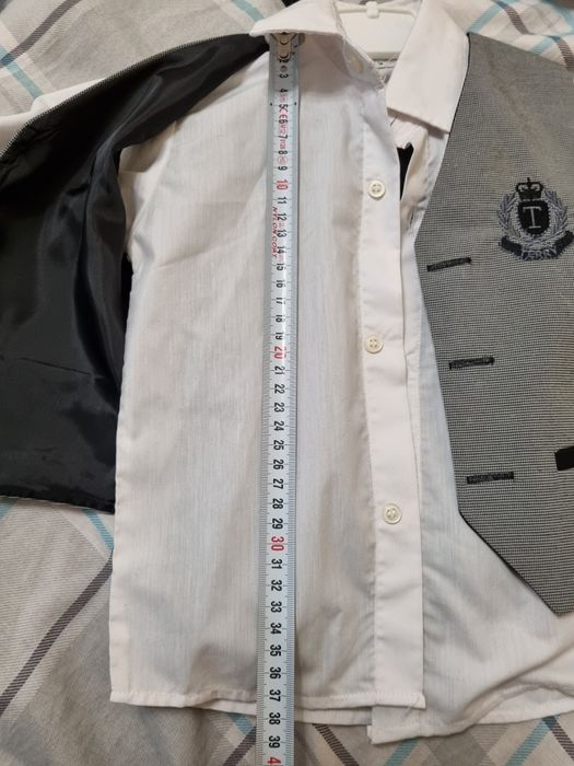 Официален костюм