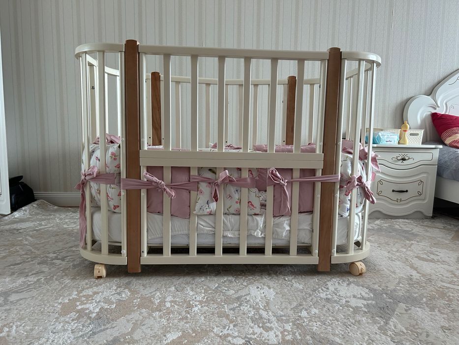 Детская кроватка белая