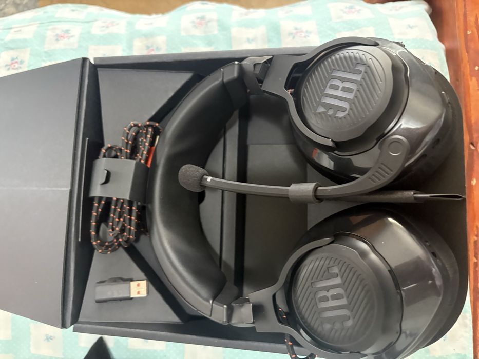 Casti wirelles jbl quantum 610