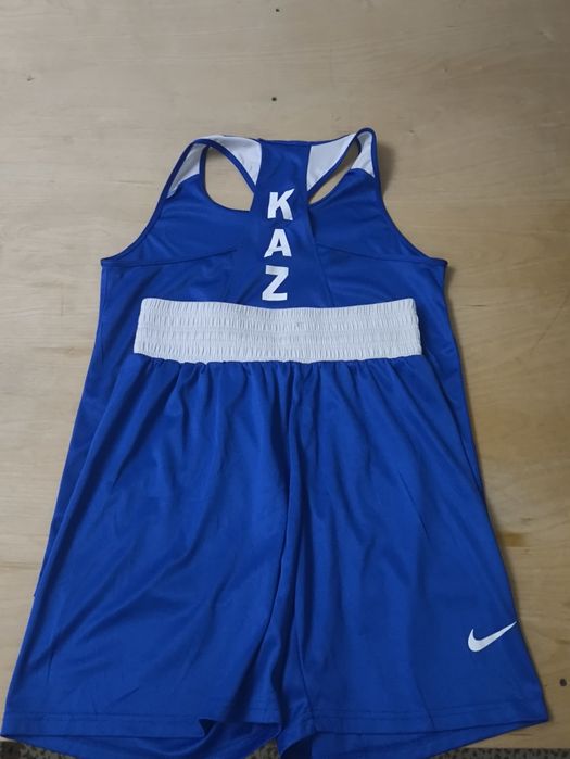 Бокс форма красный и синий