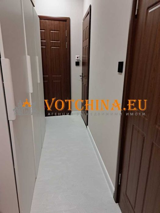 Просторна триетажна къща в град Свети Влас, м-т Инцараки.