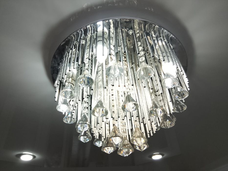 Люстра в нормальном состоянии.