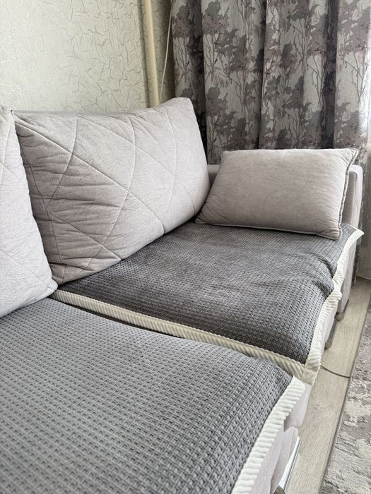 Продам диван, длина 4 метра