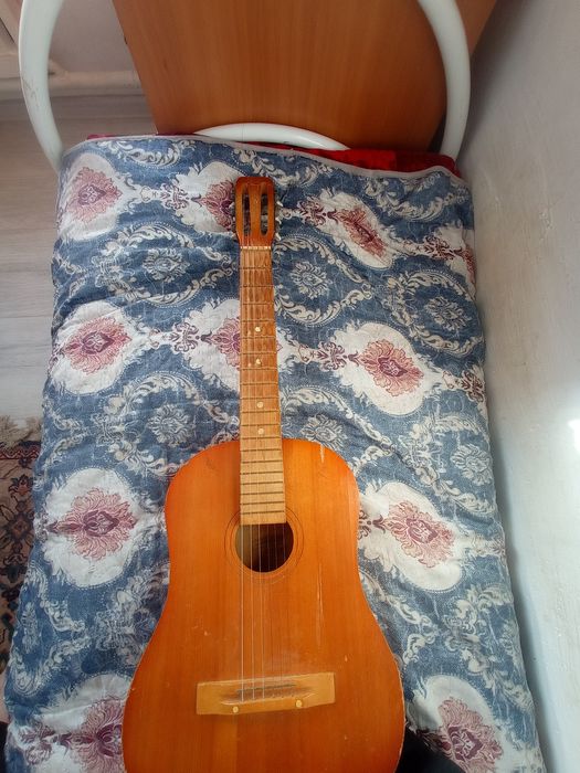 Гитара в хорошем состоянии