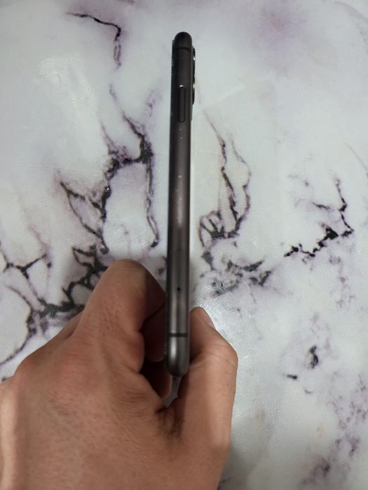 Продам айфон 11 64 гигов