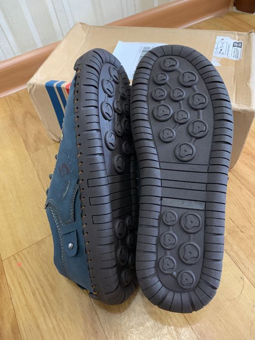 Спортивные кроссовки новые