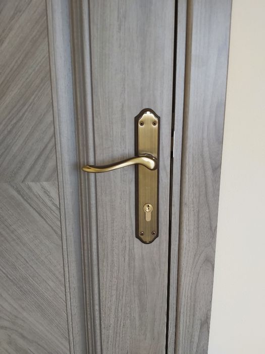 Montaj profesional uși interior și termopane