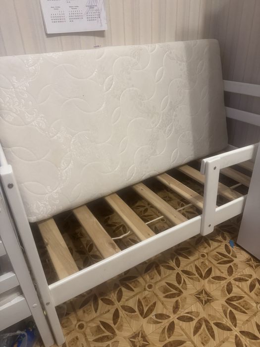 Кровать детская с матрасом