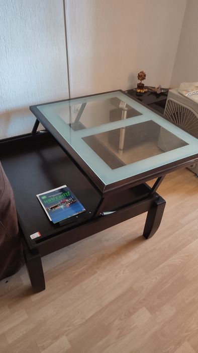 Холна маса с повдигащ механизъм