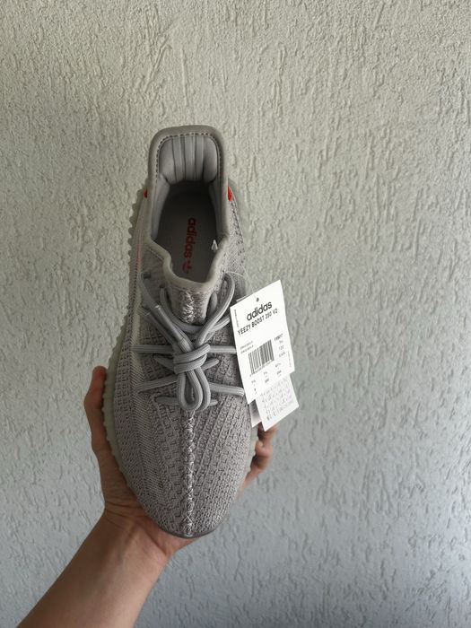 Yeezy 350 V2 Tail Light