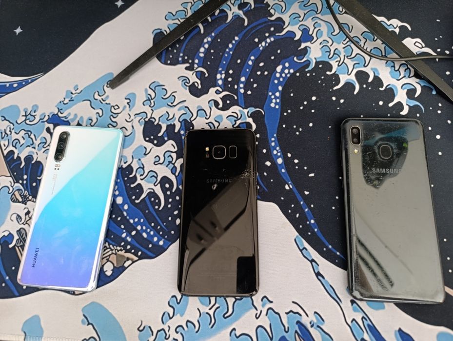 Продам три телефона на запчасти