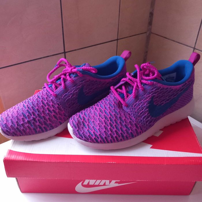 Нови маратонки NIKE