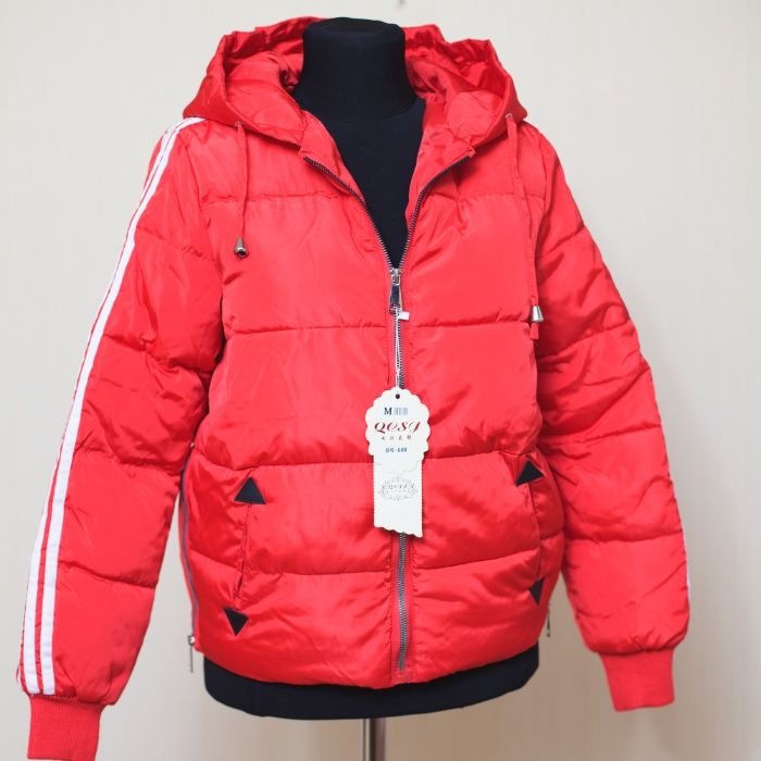 Пуховик красный, Китай