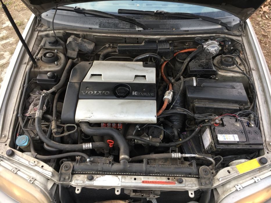 Volvo v40 2.0i Волво в40 на части!!