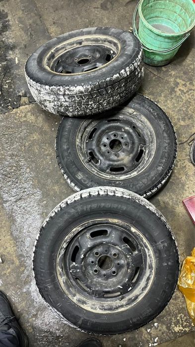 Продам комплект шины с дисками,  липучка