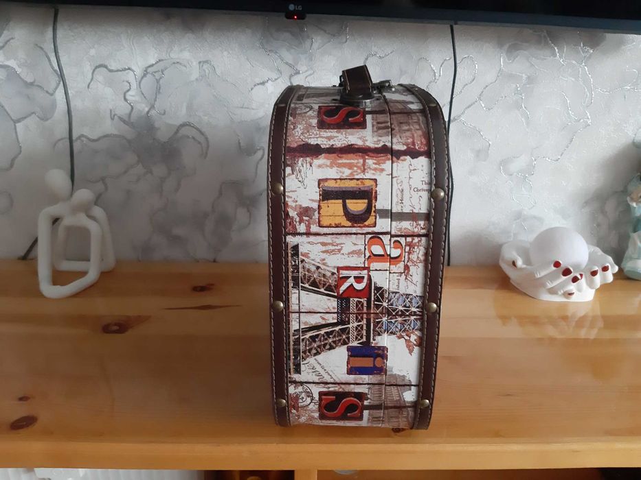 Продам чемодан декоративный