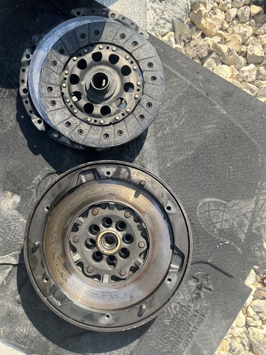 Комплект маховик и съединител за бмв e90 e91 e60 e87 320d bmw маховик